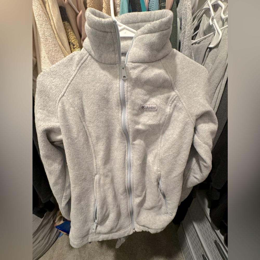 Columbia sleeve winter zip up. Very comfy and soft!